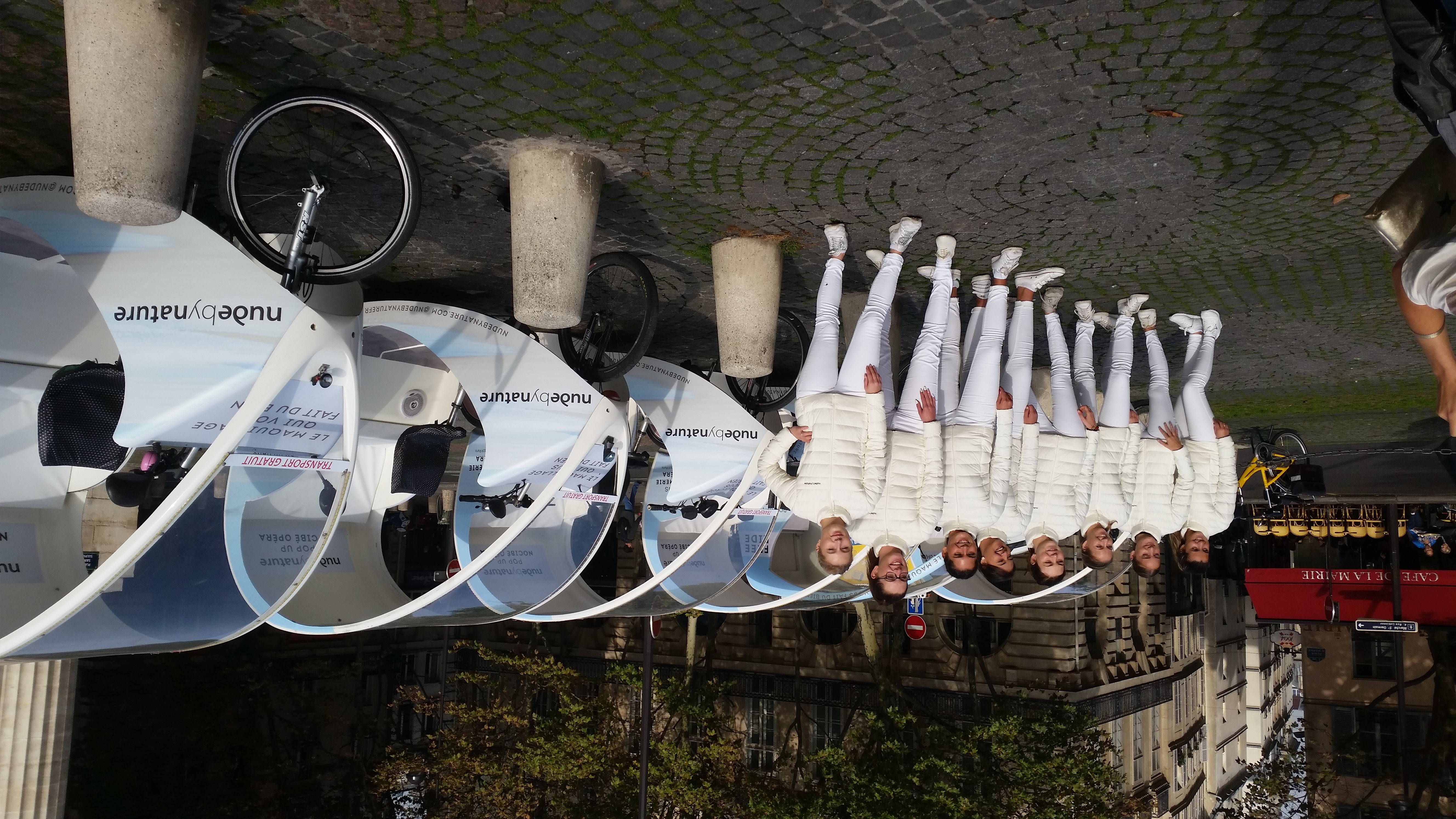 Nude By Nature location de 6 vélos taxis Egg