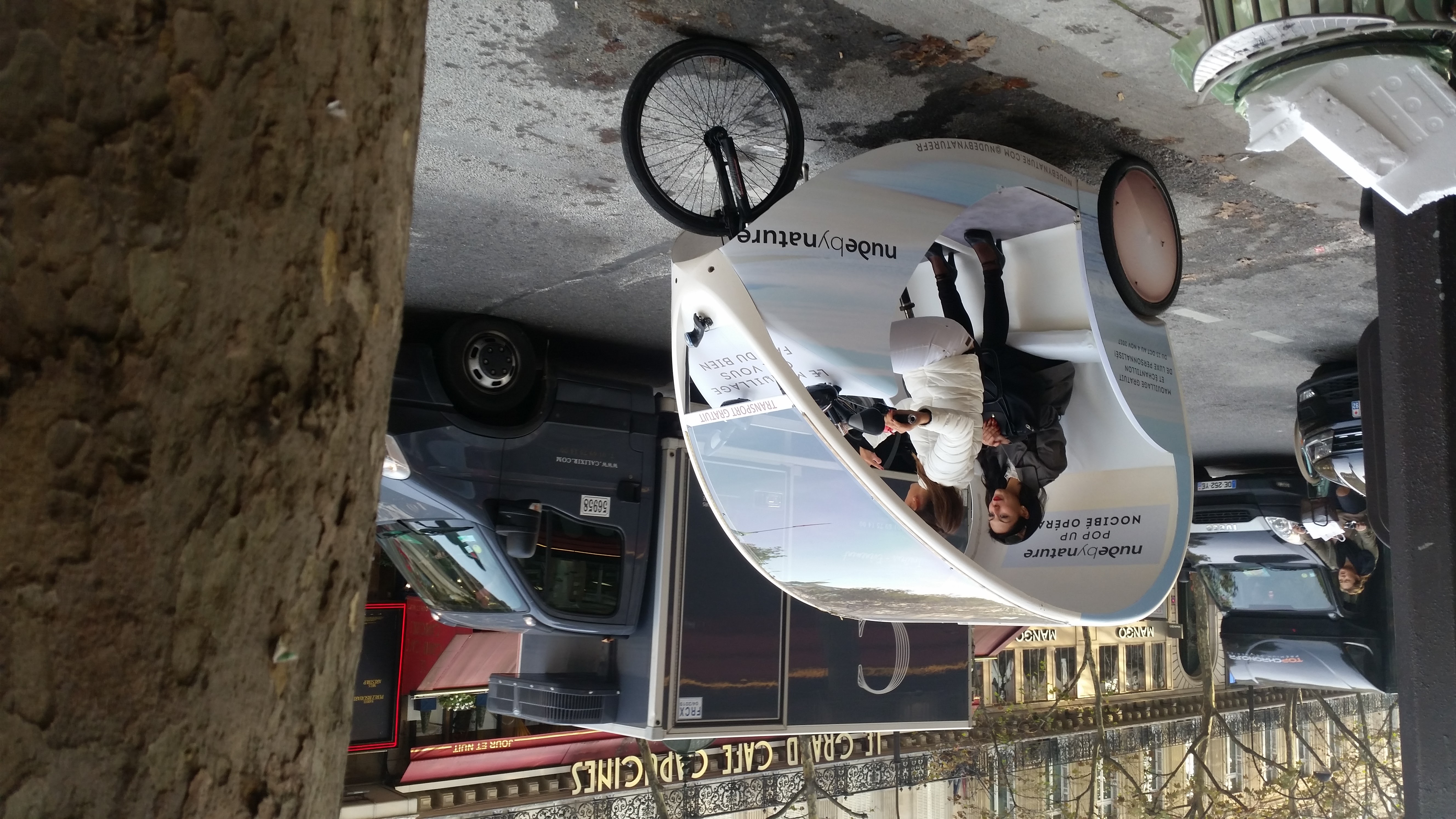 Nude By Nature location de 6 vélos taxis Egg