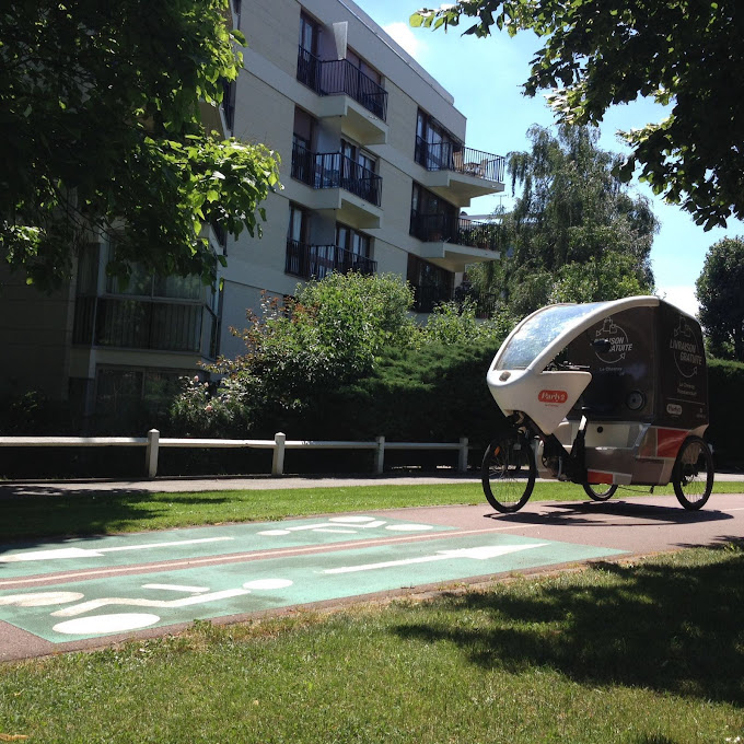 Service de Livraison Gratuite à Domicile par Triporteur Cargo pour Westfield Parly 2