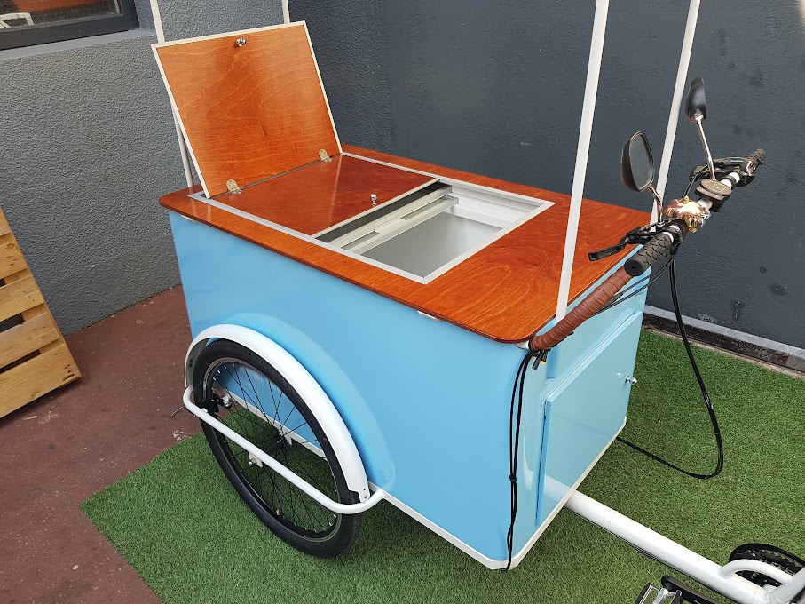 Vente de Rétro Triporteur Isotherme à Chloé