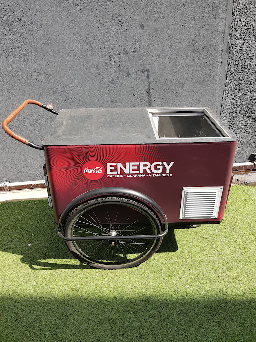 Location de 2 chariots rétros réfrigérés pour Coca Energy