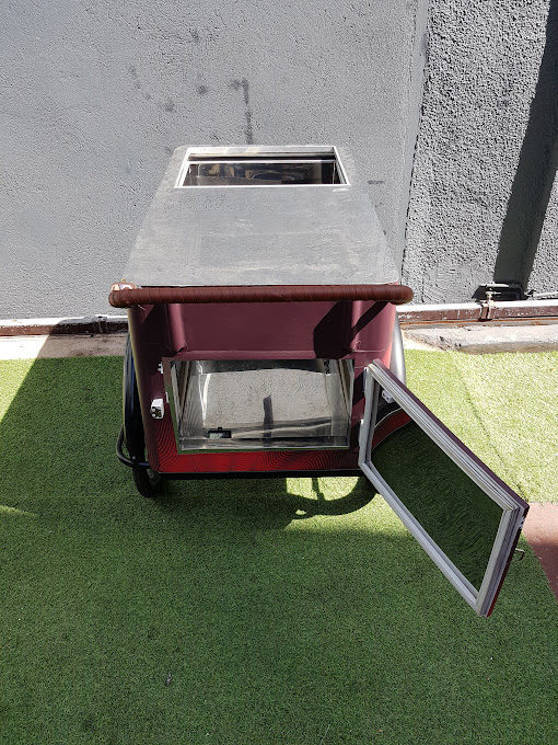 Location de 2 chariots rétros réfrigérés pour Coca Energy