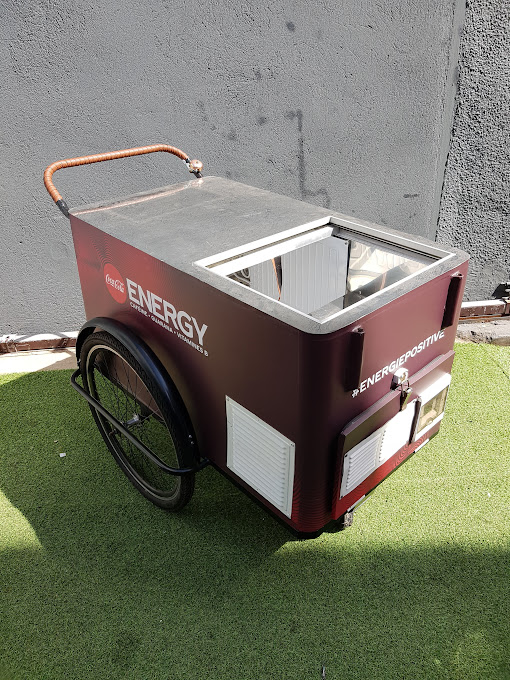 Location de 2 chariots rétros réfrigérés pour Coca Energy