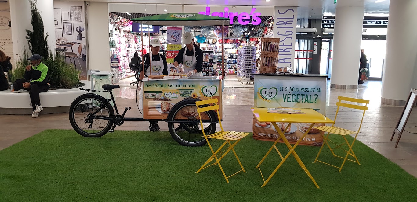 Location Triporteur Rétro Réfrigéré B&W pour Fruit d'Or