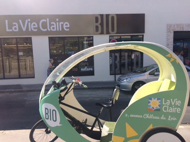 La Vie Claire Courbevoie location d'un vélo taxi