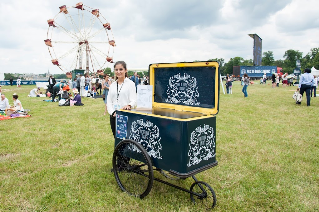 Location de 3 Pousses-Pousses de la Poste Revisités pour le Grand Prix de Diane