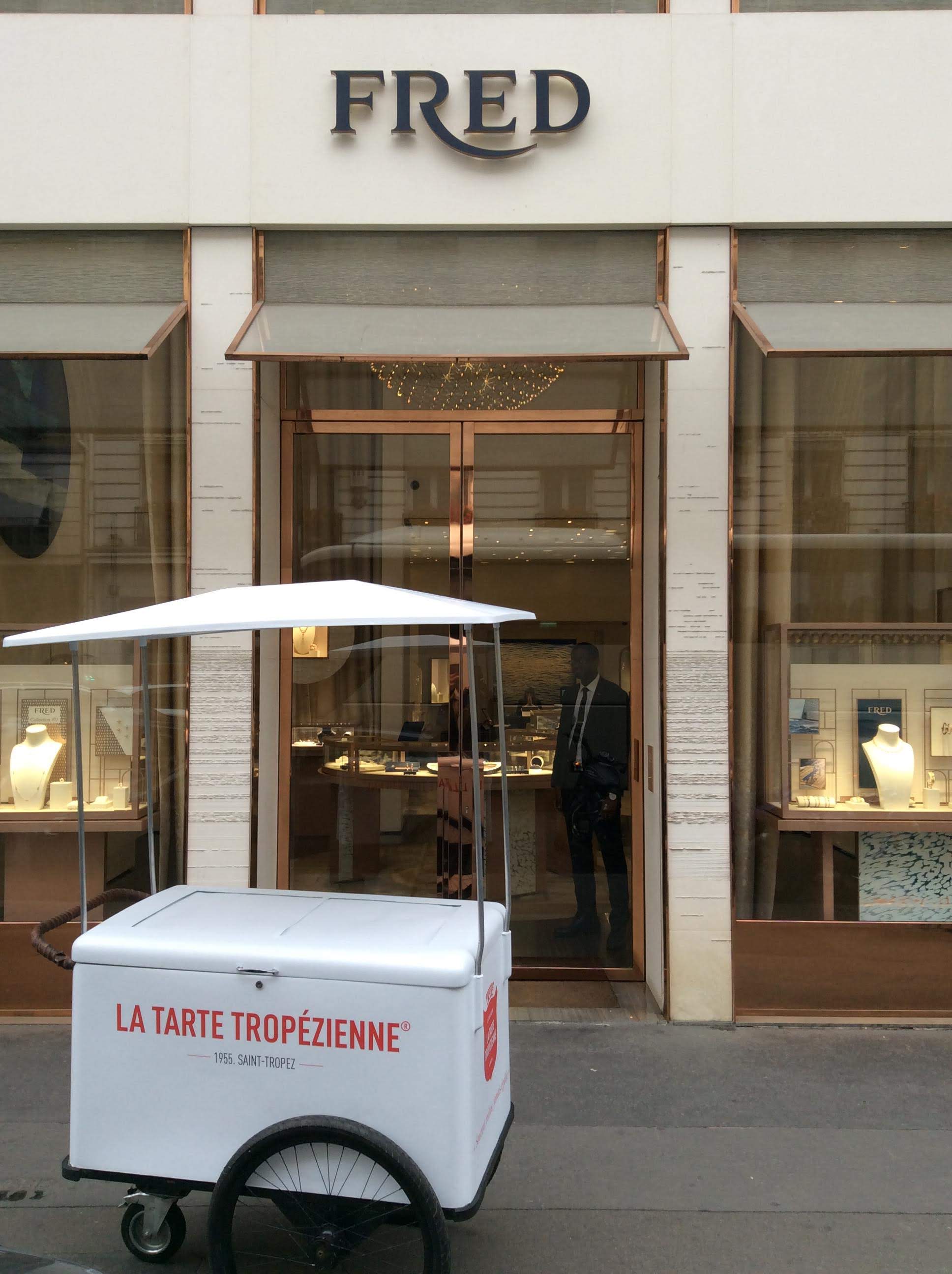 Location triporteur comptoir de Joaillier Fred pour son partenariat avec la Tarte Tropézienne